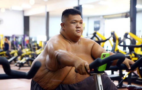 Trọng Nhân tập luyện một mình vào buổi chiều trước khi đi bơi - Ảnh: QUANG THỊNH Trọng Nhân tập luyện một mình vào buổi chiều trước khi đi bơi - Ảnh: QUANG THỊNH