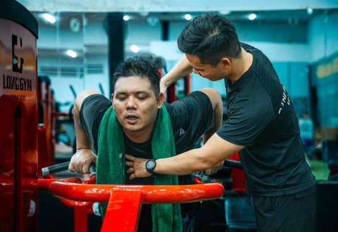 Siêu béo giảm cân - hành trình sinh tử - Kỳ 1: Một ngày ở trung tâm giảm béo- Ảnh 5. Sơn Tùng vượt qua đau đớn của cơ thể, kiệt quệ tinh thần vì béo phì, nỗ lực giảm cân để trở về cuộc sống đời thưởng - Ảnh: FBNV