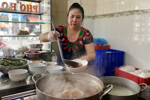 Phở Hoàng trên đường Nguyễn Tri Phương Phở Hoàng trên đường Nguyễn Tri Phương