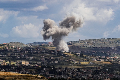 Cột khói bốc lên tại Lebanon sau vụ tấn công của Israel vào hồi đầu tháng 6 - Ảnh: REUTERS Cột khói bốc lên tại Lebanon sau vụ tấn công của Israel hồi đầu tháng 6 - Ảnh: REUTERS