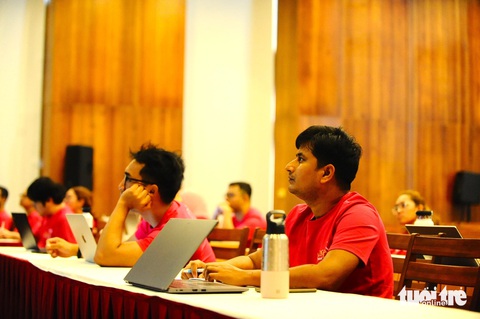Các nhà khoa học trẻ tuổi có mặt tại Trung tâm ICISE để bàn về bệnh truyền nhiễm - Ảnh: LÂM THIÊN Các nhà khoa học trẻ tuổi có mặt tại Trung tâm ICISE để trao đổi, thảo luận về các nghiên cứu liên quan đến bệnh truyền nhiễm - Ảnh: LÂM THIÊN