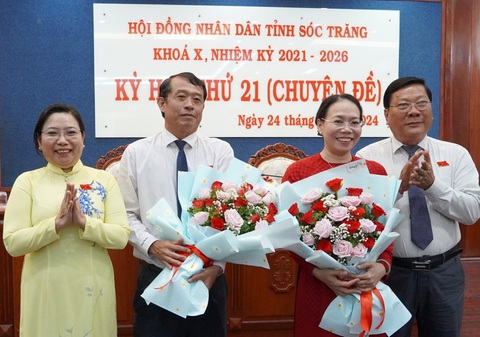 Phó chủ tịch HĐND tỉnh làm phó chủ tịch UBND tỉnh Sóc Trăng- Ảnh 1. Ông Nguyễn Văn Khởi (thứ hai trái qua) vừa được bầu làm phó chủ tịch UBND tỉnh Sóc Trăng - Ảnh: KHẮC TÂM