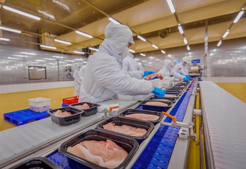 Masan MEATLife tăng mạnh cả doanh thu lẫn lợi nhuận nhờ thịt mát tiêu thụ tốt- Ảnh 3. Thịt ủ mát được sản xuất theo công nghệ châu Âu tại tổ hợp nhà máy chế biến thịt mát MEATDeli