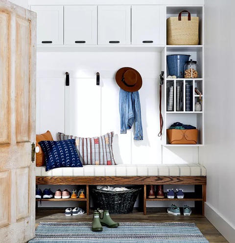 10 ý tưởng cho tiền sảnh nhỏ thêm tiện ích và phong cách- Ảnh 1. Tiền sảnh kết hợp nhiều giải pháp lưu trữ - Ảnh: BHG