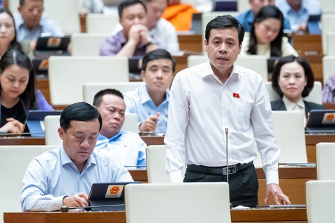 Đánh thuế phân bón, đại biểu Quốc hội nói đừng để nông dân gồng mình chịu đựng- Ảnh 2. Đại biểu Trần Anh Tuấn (TP.HCM) - Ảnh: QUOCHOI.VN