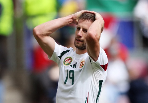 Cầu thủ Hungary vỡ xương mặt sau va chạm kinh hoàng- Ảnh 1. Tiền đạo Barnabas Varga bị vỡ xương mặt và phải phẫu thuật - Ảnh: REUTERS