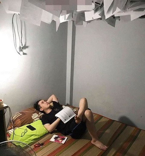 101 cách nạp kiến thức mùa thi của sĩ tử- Ảnh 8. Thực sự thì em chỉ biết nhìn thôi...