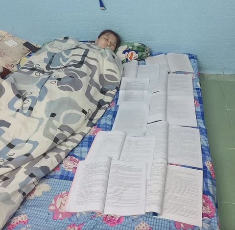 101 cách nạp kiến thức mùa thi của sĩ tử- Ảnh 4. Ngủ thì kiến thức mau