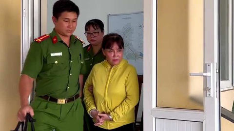 Bắt người phụ nữ chiếm đoạt hơn 2,1 tỉ đồng khi chơi hụi- Ảnh 1. Bà Lê Thị Thanh Tâm, người đã lừa đảo chiếm đoạt hơn 2,1 tỉ đồng của người chơi hụi, tại cơ quan điều tra - Ảnh: S.Đ.