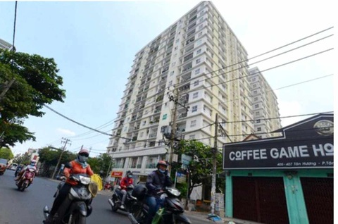 Giải quyết nhanh bất động sản 'tâm trạng'- Ảnh 1. Chung cư Khang Gia (Tân Phú) là một trong 60 chung cư ở TP do thế chấp cho ngân hàng nên nhiều hộ dân mua nhà tại đây chưa được cấp sổ - Ảnh: QUANG ĐỊNH