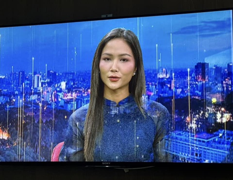 H'Hen Niê suýt 'tàng hình' khi lên tivi- Ảnh 2. Kết quả khi lên hình, nàng hậu như
