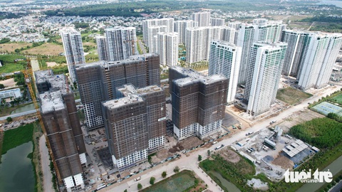 Thiếu vắng nguồn cung, chung cư cao cấp cả Hà Nội và TP.HCM hút khách- Ảnh 5. Nhiều dự án chung cư tại TP.HCM đang áp dụng nhiều chính sách ưu đãi lớn cho người mua - Ảnh: NGỌC HIỂN
