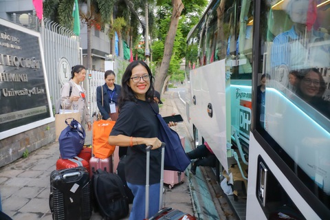 Giảng viên các trường đại học lên đường đi kiểm tra thi tốt nghiệp THPT- Ảnh 1. Cán bộ, giảng viên Trường đại học Luật TP.HCM lên đường đi Lâm Đồng để kiểm tra thi tốt nghiệp THPT - Ảnh: THÀNH AN
