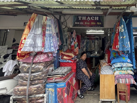 Dự án ấp Ánh Sáng Đà Lạt bỏ một phần, sao không cho dân sửa nhà?- Ảnh 1. Người dân sống trong những căn hộ nhỏ chật chội - Ảnh: M.V.