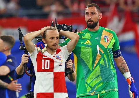 Chuyên gia Phan Anh Tú: Croatia và ‘quy luật nghiệt ngã’ của bóng đá- Ảnh 1. Modric thất vọng với trận hòa 1-1 trước Ý - Ảnh: REUTERS