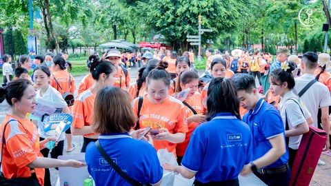 Gần 2.000 người tham gia Festival Yoga mùa hè 2024 lần II- Ảnh 2. Gần 2.000 người tham gia Festival Yoga mùa hè 2024 lần II- Ảnh 2.