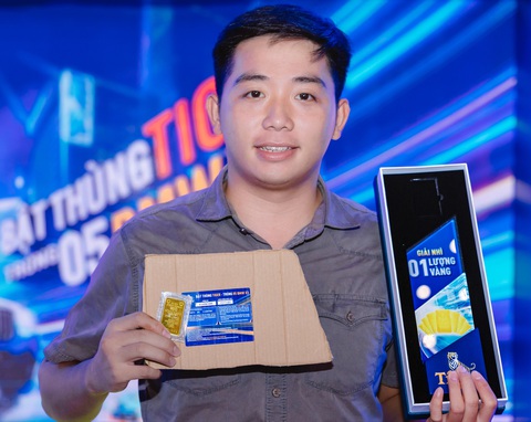 Bình Dương đón ‘cơn mưa vàng’- Ảnh 1. Chương trình đã ghi nhận con số khổng lồ với 56 khách hàng trúng giải lượng vàng SJC 999.9