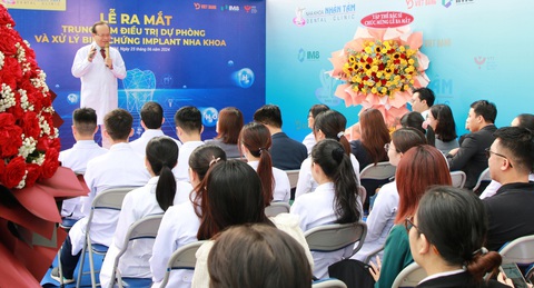 Ra mắt Trung tâm Điều trị dự phòng và xử lý biến chứng trong Implant- Ảnh 1. Tiến sĩ, Bác sĩ Võ Văn Nhân phát biểu trong buổi lễ ra mắt trung tâm mới - Ảnh: P.N