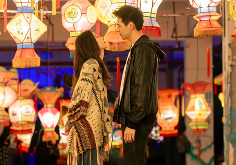 'Sắc xuân gửi người tình' hot với Lý Hiện, dân mạng mê mệt phố cổ Tuyền Châu- Ảnh 1. Lý Hiện và Châu Vũ Đồng với bộ phim