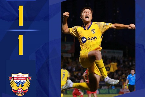 Tuy thoát thua nhưng Sông Lam Nghệ An khó thoát suất play-off trụ hạng- Ảnh 1. Trần Mạnh Quỳnh níu kéo hy vọng cho Sông Lam Nghệ An - Ảnh: SLNAFC
