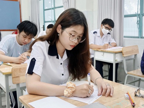 Đón xem điểm thi tốt nghiệp THPT trên Tuổi Trẻ Online từ 8h sáng nay 17-7- Ảnh 1. Thí sinh tham gia kỳ thi tốt nghiệp THPT - Ảnh: NHƯ HÙNG