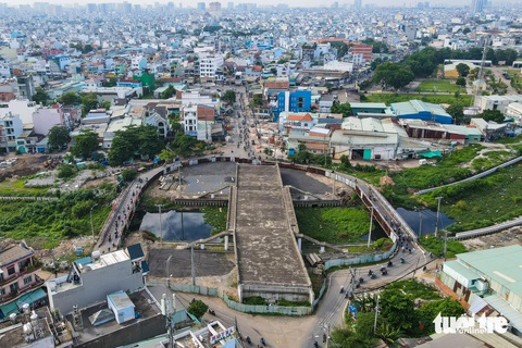 Hình ảnh 4 dự án cầu đường ‘chạy nước rút’ kết nối sân bay Tân Sơn Nhất- Ảnh 14. Dự án cầu Tân Kỳ Tân Quý vừa được xây dựng trở lại sau 6 năm