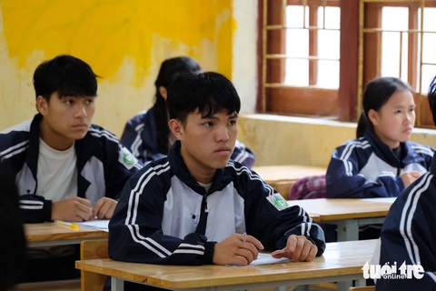 Chiều 26-6, gần 300 thí sinh tại điểm thi Trường THPT số 1 Bắc Hà đã đi làm thủ tục thi - Ảnh: NGUYỄN HIỀN Chiều 26-6, gần 300 thí sinh tại điểm thi Trường THPT số 1 Bắc Hà đã đi làm thủ tục thi - Ảnh: NGUYỄN HIỀN