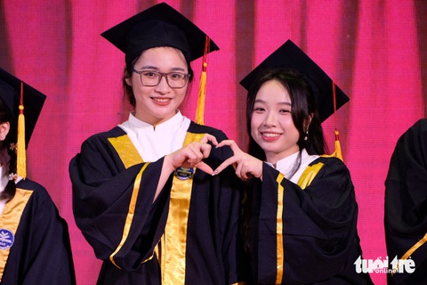 Trường đại học Sư phạm Hà Nội và hơn 70 trường công bố điểm chuẩn xét tuyển sớm- Ảnh 1. Các tân cử nhân trong lễ bế giảng và trao bằng tốt nghiệp năm 2024 của Trường đại học Sư phạm Hà Nội - Ảnh: NGUYÊN BẢO