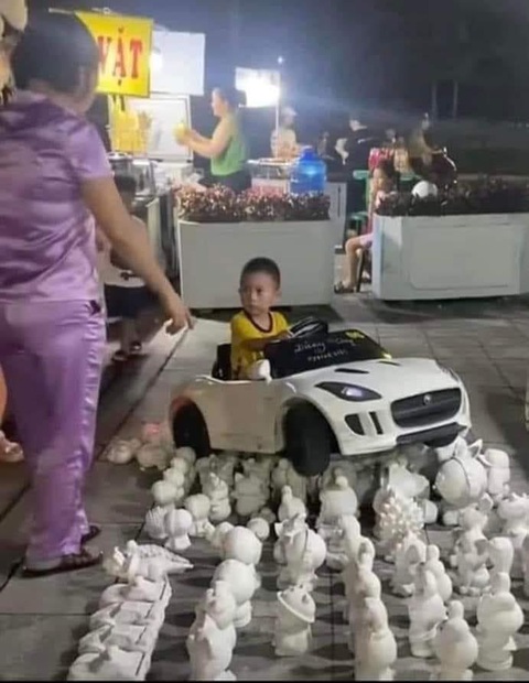 Ảnh vui 26-6: Môn thi biết trước đề nhưng không phải ai cũng đậu- Ảnh 3. Mẹ một phút sơ sểnh, con gây