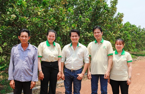 THACO AGRI đầu tư cơ sở vật chất, chăm lo đời sống người lao động- Ảnh 2. Gia đình anh Phạm Hữu Khá đang làm việc và lưu trú tại khu liên hợp Snuol, Koun Mom (Campuchia)