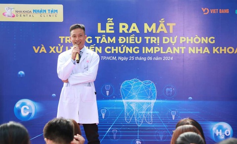 Buổi lễ ra mắt có sự đồng hành của các đối tác uy tín Ths.Bs Tạ Đông Quân chia sẻ về ưu điểm vượt trội của công nghệ GalvoSurge - Ảnh: P.N