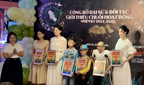 Các đại sứ của dự án Cùng con đi khắp thế gian - Ảnh: HOÀI PHƯƠNG Các đại sứ của dự án Cùng con đi khắp thế gian - Ảnh: HOÀI PHƯƠNG