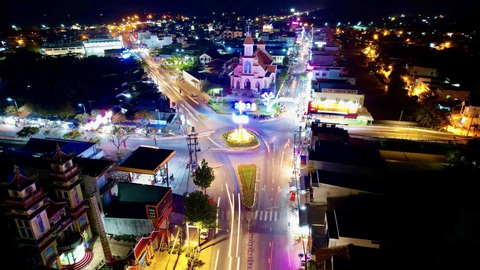 Thành phố Ngã Bảy về đêm đẹp lung linh hiền hòa bên dòng sông - Ảnh: HIỆP VÕ Thành phố Ngã Bảy về đêm đẹp lung linh hiền hòa bên dòng sông - Ảnh: HIỆP VÕ