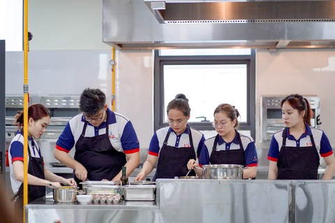 Gen Z trải nghiệm môi trường đại học ngay sau thi THPT- Ảnh 2. Gen Z trải nghiệm môi trường đại học ngay sau thi THPT- Ảnh 2.