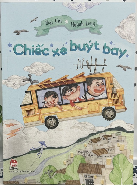 Chiếc xe buýt bay đến tận cùng mùa hạ- Ảnh 1. Chiếc xe buýt bay đến tận cùng mùa hạ- Ảnh 1.