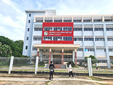 534 người tốt nghiệp cao đẳng đang lo bị thu hồi bằng- Ảnh 1. Có 534 sinh viên Trường cao đẳng Bến Tre được xét tốt nghiệp khi chưa có chứng chỉ giáo dục quốc phòng và an ninh - Ảnh: MẬU TRƯỜNG
