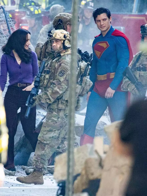 Quần lót đỏ của 'Superman' David Corenswet nhận 'mưa bình luận'- Ảnh 2. David Corenswet lộ diện trong hình tượng siêu anh hùng Superman