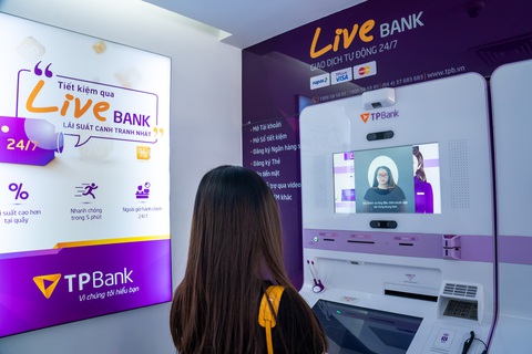 TPBank hoàn tất áp dụng xác thực khuôn mặt bảo vệ tài khoản khách hàng trước 10 ngày- Ảnh 1. khách hàng của TPBank dễ dàng cập nhật khuôn mặt trên đa kênh 24/7 - Ảnh: TPB