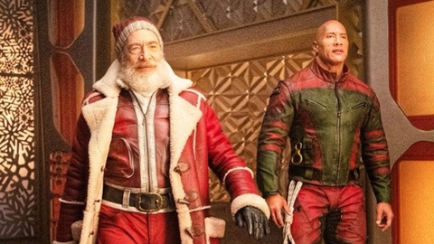 Santa do ( J.K. Simmons đóng) cũng là một trong những tâm điểm của phim - Ảnh: MGM Studios Santa (do J.K. Simmons đóng) cũng là một trong những tâm điểm của phim - Ảnh: MGM Studios