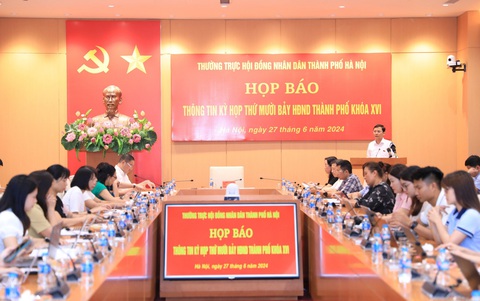 Hà Nội dành 1 ngày để chất vấn về kỷ luật của cán bộ công chức- Ảnh 1. Toàn cảnh phiên họp báo - Ảnh: QUANG VIỄN