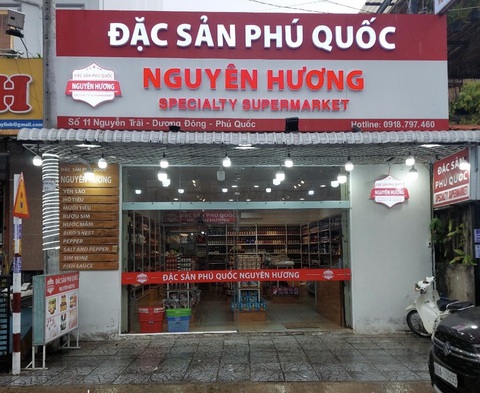 Chuỗi cửa hàng Nguyên Hương chuyên cung cấp đặc sản đảo ngọc- Ảnh 2. Cửa hàng Đặc sản Nguyên Hương ở số 76 Trần Hưng Đạo, phường Dương Đông, TP.Phú Quốc