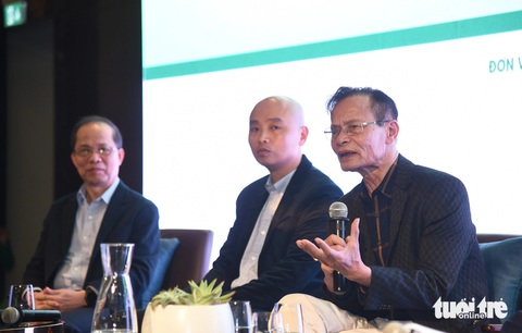 Thứ trưởng Bộ Tài nguyên và Môi trường: Nhiều doanh nghiệp, tập đoàn đang đẩy mạnh chuyển đổi xanh- Ảnh 2. Các diễn giả tham gia thảo luận tại diễn đàn - Ảnh: VIỆT HẢI