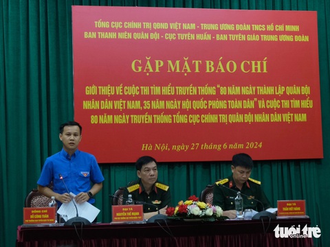 Thi tìm hiểu 80 năm Ngày thành lập Quân đội nhân dân việt Nam- Ảnh 1. Gặp mặt báo chí giới thiệu về hai cuộc thi truyền thống 80 năm Ngày thành lập Quân đội nhân dân Việt Nam, 35 năm Ngày hội Quốc phòng toàn dân và cuộc thi tìm hiểu 80 năm Ngày truyền thống Tổng cục Chính trị Quân đội nhân dân Việt Nam - Ảnh: HÀ THANH