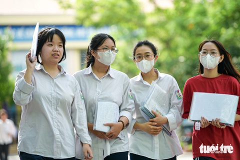 Thí sinh sau khi hoàn thành môn Toán tại điểm thi trường THPT Phan Huy Chú, Đống Đa, Hà Nội - Ảnh: NAM TRẦN Thí sinh sau khi hoàn thành môn Toán tại điểm thi trường THPT Phan Huy Chú, Đống Đa, Hà Nội - Ảnh: NAM TRẦN