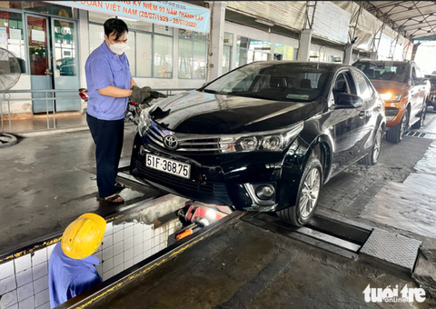Kiến nghị sửa nghị định để tránh đứt gãy hệ thống đăng kiểm- Ảnh 1. Tại TP.HCM có 16/18 trung tâm bị đình chỉ hoạt động 3 tháng - Ảnh: CHÂU TUẤN