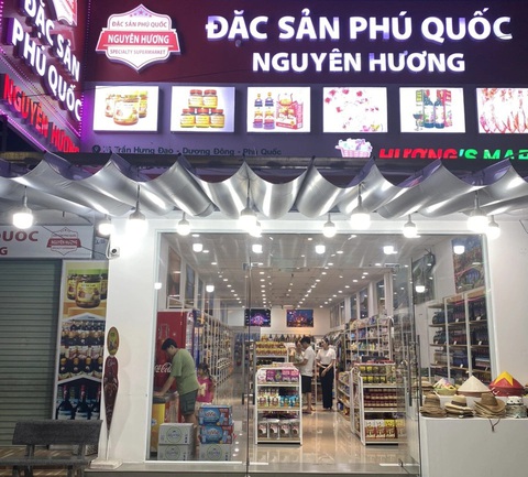 Chuỗi cửa hàng Nguyên Hương chuyên cung cấp đặc sản đảo ngọc- Ảnh 1. Một cửa hàng đặc sản Nguyên Hương trên đường Nguyễn Trãi, phường Dương Đông, TP. Phú Quốc