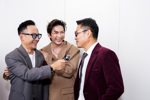 Tăng Phúc tiết lộ BB Trần là 'chông gai' lớn nhất của 32 anh tài- Ảnh 3. Rapper Tiến Đạt, Tăng Phúc và cựu danh thủ Hồng Sơn (từ trái qua) tại họp báo ra mắt Anh trai vượt ngàn chông gai