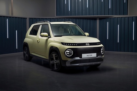 Hyundai Inster 2025 ra mắt: SUV điện cỡ nhỏ đi được hơn 300km/sạc, hứa hẹn sẽ đến Việt Nam- Ảnh 1. Dựa trên thiết kế của Casper, Hyundai Inster mang đến một số thay đổi mang đậm chất điện hóa. Xe sở hữu cản xe được tinh chỉnh, tùy chọn mâm 15 hoặc 17 inch và hệ thống đèn LED sắc nét ở cả phía trước và sau.