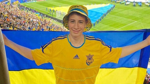 ESPN Em Kyryl Vidkovskyi đến xem trận đấu của tuyển Ukraine tại Euro 2024 - Ảnh: ESPN