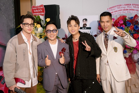 HuyR nói gì khi đến sân chơi 'Anh trai vượt ngàn chông gai 2024'?- Ảnh 2. S.T Sơn Thạch, rapper Tiến Đạt, ca sĩ HuyR và diễn viên Trương Thế Vinh (từ trái qua) tại Anh trai vượt ngàn chông gai